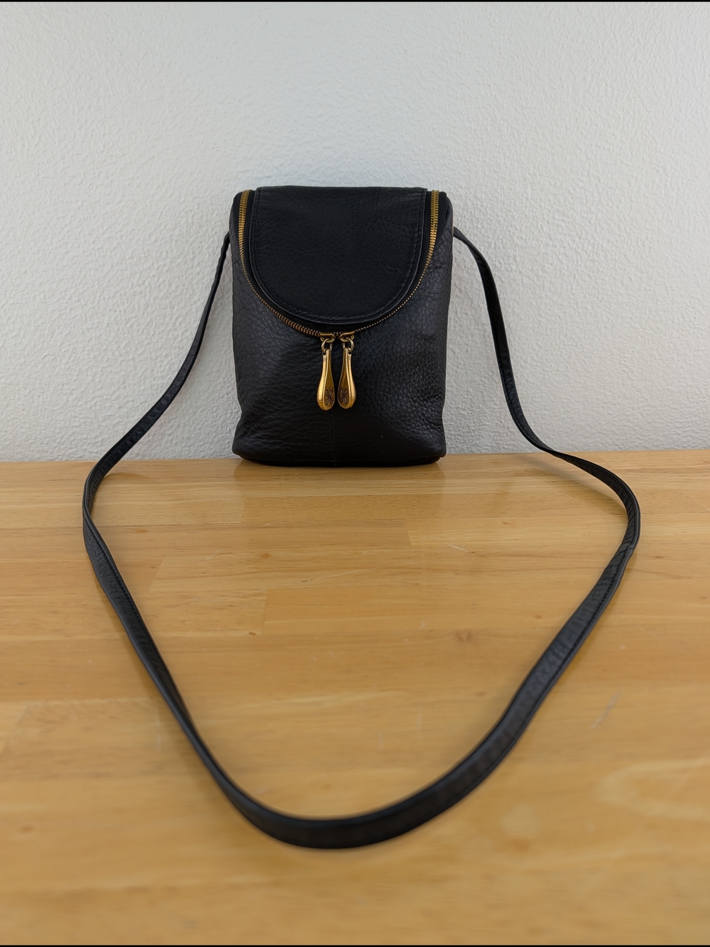 Hobo Fern Soft Black Leather Crossbody Bag Gold Toned Hardware Size Essentials